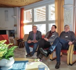 Tauko paikalla. Henrik, Erkki ja Jukka. Kuva: Marko Lahtinen, suviseurojen kuvapalvelu.