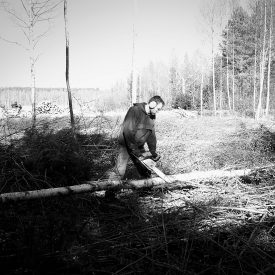 Jussi raivasi keväällä 2017 tulevaa linja-autojen lastauspaikkaa. Jussi, in the spring of 2017, making room for the future bus transportation area.