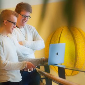 Mikko ja Matti suunnittelevat Äänekosken Suviseurojen verkkosivuja.