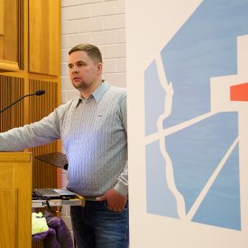Jari pitää Työvoimastarttia Helsingin rauhanyhdistyksellä.