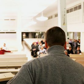 Jari pitämässä toimikuntien tiedonvaihtotilaisuutta helmikuussa.
