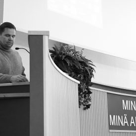 Jari pitämässä toimikuntien tiedonvaihtotilaisuutta helmikuussa.