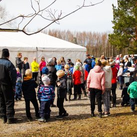 Suviseurakentällä pidettiin 6.5.2018 ulkopyhäkoulu, johon osallistui noin 150 henkeä