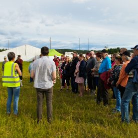 Kyläläisille Suviseuroista tiedottaminen