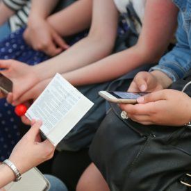 Suuriosa nuorista käyttää mobiililaulukirjaa