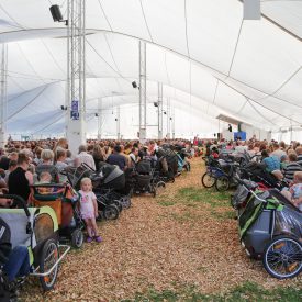 Aattoseuroissa oli paljon sanankuulijoita.