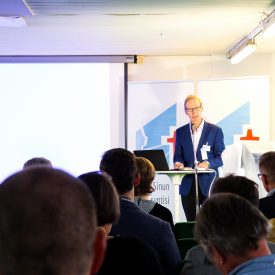 Suviseurojen tiedotustilaisuus 20.6.2018 suviseurakentällä, äänessä SRK:n puheenjohtaja Matti Taskila.