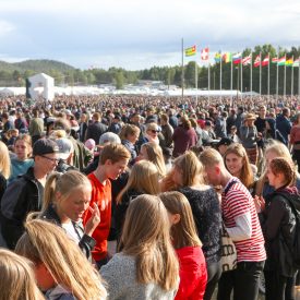 Lauantaina iltapäivällä väkimäärä seura-alueella oli noin 84 000.