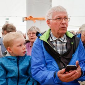 Otto ja Juhani jumalanpalveluksessa sunnuntaina.