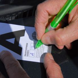 Sijoitathan majoitusmerkinnän näkyvälle paikalle ajoneuvoon tai asuntovaunuun.