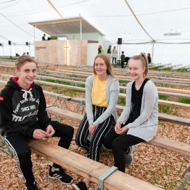 Erkko, Emilia, Lotta viettivät aikaansa isossa teltassa, joka avautui tänä vuonna jo keskiviikkona.