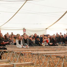 Seurakansa kokoontui iltahartauteen keskiviikko iltana.