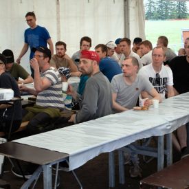 Liikenteenohjaajia koulutuksessa 8.6. Tavoitteena on turvallinen ja sujuva liikenne.