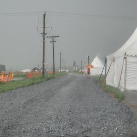 Ukkosrintama ohitti seura-alueen ja vettä tuli ropimisemalla suurtalkoiden päätteeksi 8.6.