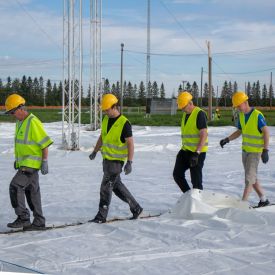 Tahdissa mars: telttakankaat on levitettynä ja seuraava vaihe voi alkaa.