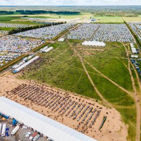 Keskuskentän kuhinaa perjantaina.