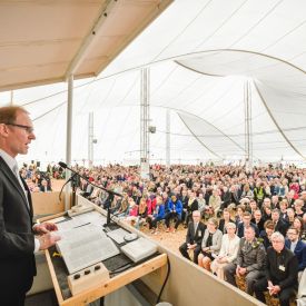 SRK:n johtokunnan puheenjohtaja Matti Taskila avasi Suviseurat.