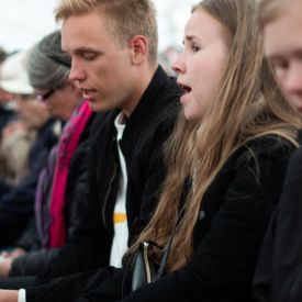 Helka Niemikorpi ja Verneri Piironen olivat laulamassa seurateltassa illalla.