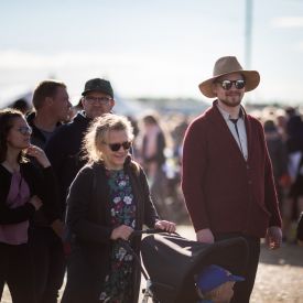 Iltatunnelmia kentältä.