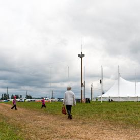 Torstain aamutunnelmia seurakentältä.