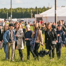 Suviseuroissa on ilo kohdata ystäviä.