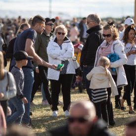 Iltatunnelmia kentältä.